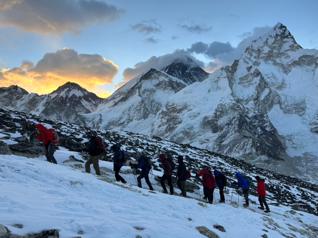 Hiking up to the summit of Kala Patthar