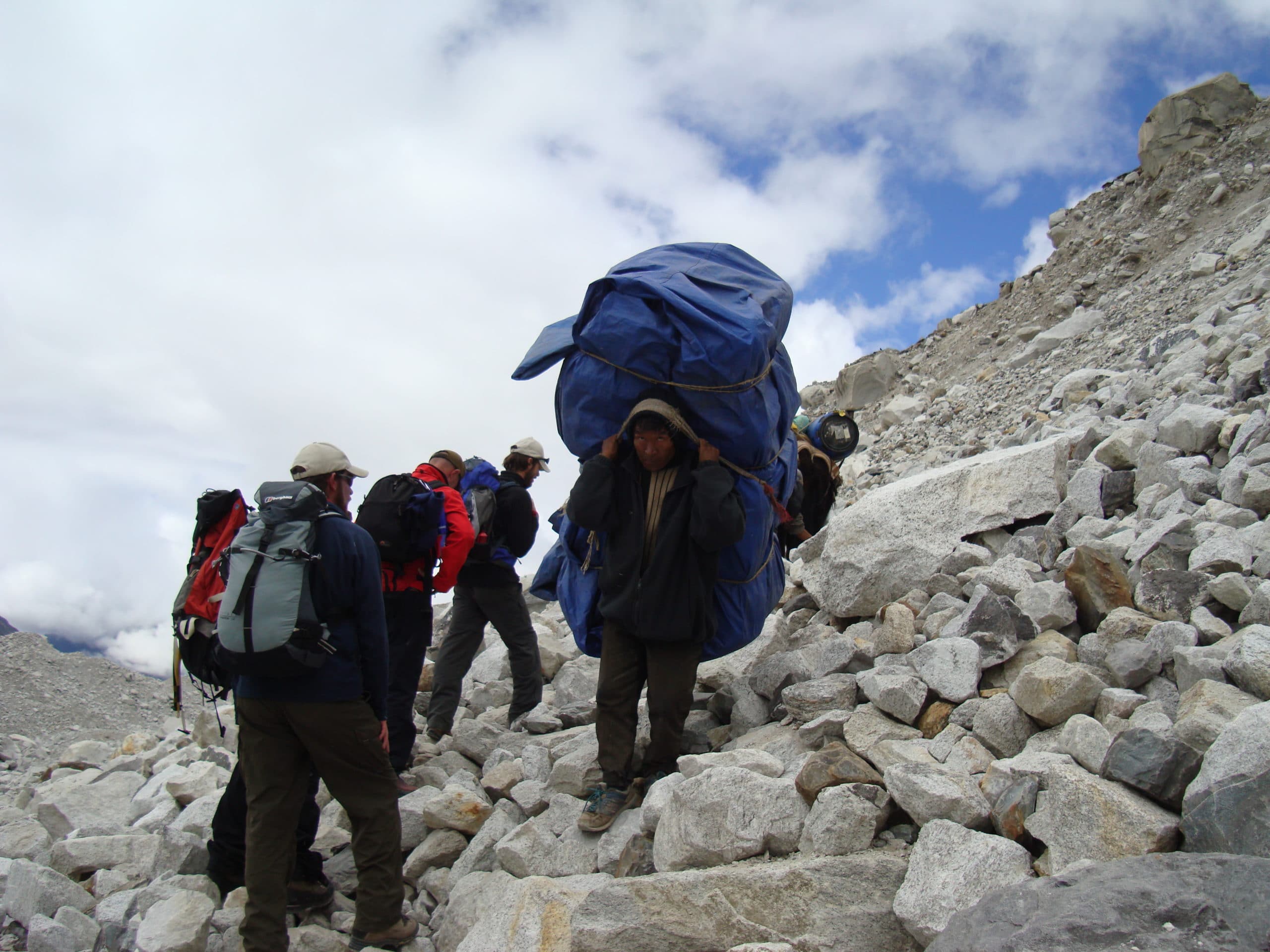 Why do porters carry so much weight in the Everest region