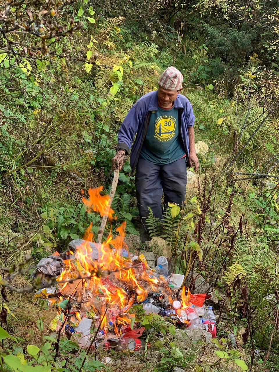 Burning plastic in the Everest region